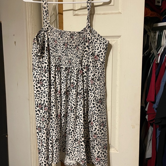 Summer sun dress XXL (19) Elastic smocking on back 32” long - Picture 2 of 3